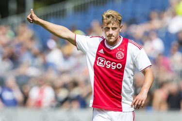 Ajax-toptalent Sierhuis tekent met 2 jaar bij