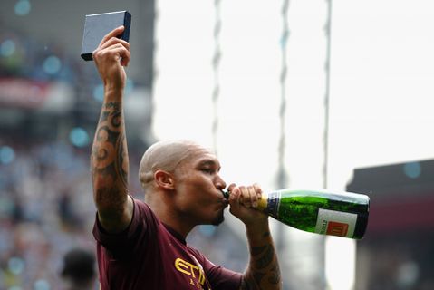 Geweldig! Nederlandse voetballers vertellen wat voor rommel het vroeger bij Man. City was