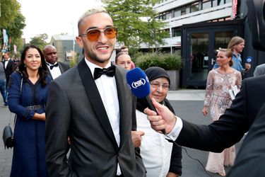 Lief! Ziyech verschijnt met eigen moedertje bij voetbalgala