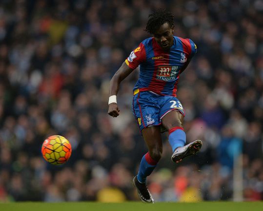 De Boer verwelkomt Pape Souare terug bij Palace 11 maanden na auto-ongeluk (video)