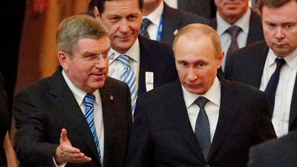IOC-voorzitter Thomas Bach krijgt de wind van voren na toelaten Russen