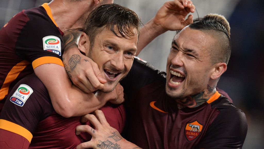 WAUW! Fenomeen Totti maakt 250e goal in Serie A