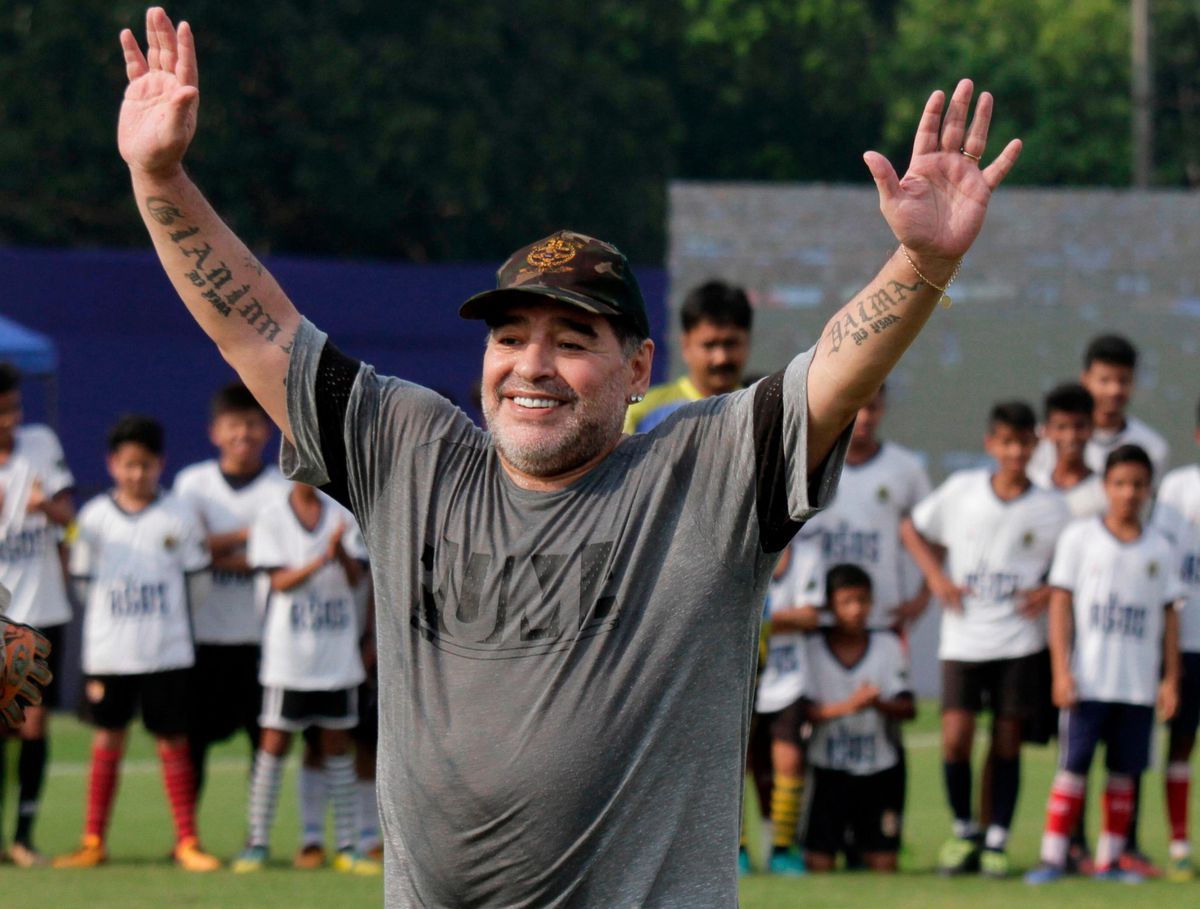 Maradona nam ontslag, maar kwam na 3 dagen toch weer terug bij z'n club