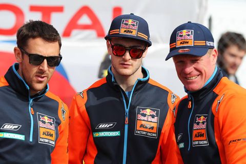 Lachen! Motorcrosser Herlings rijdt in virtuele Red Bull van Verstappen tijdens Grand Prix