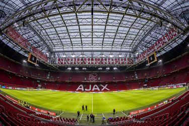 Ajax onthult metershoge 'Johan Cruijff-wand' bij hoofdingang Arena