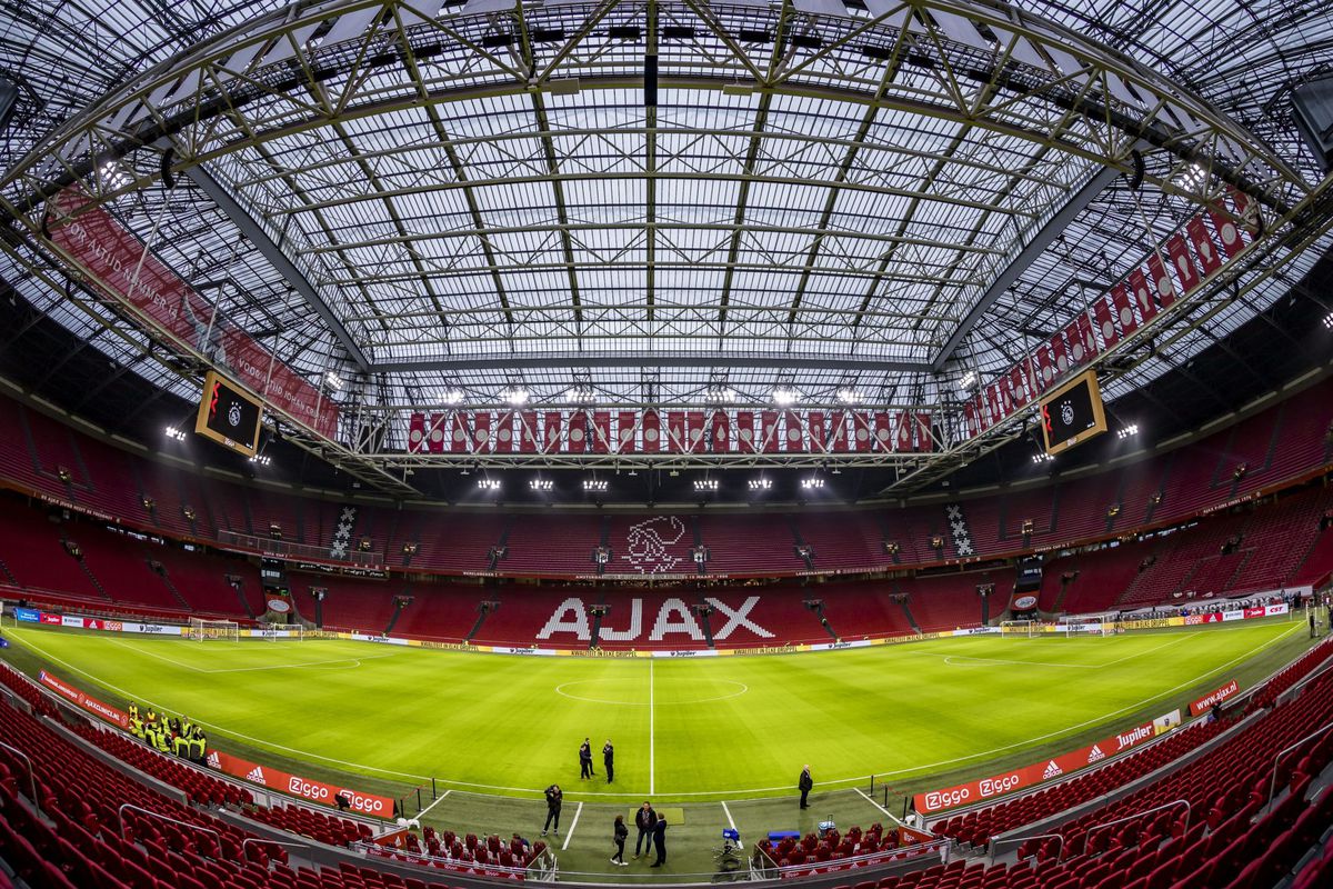 Ajax onthult metershoge 'Johan Cruijff-wand' bij hoofdingang Arena