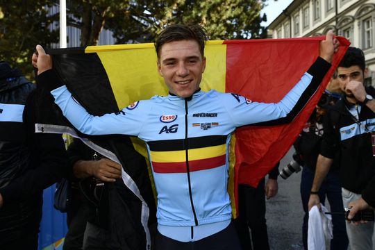 Belgisch supertalent Evenepoel maakt concurrentie kapot bij junioren tijdrit