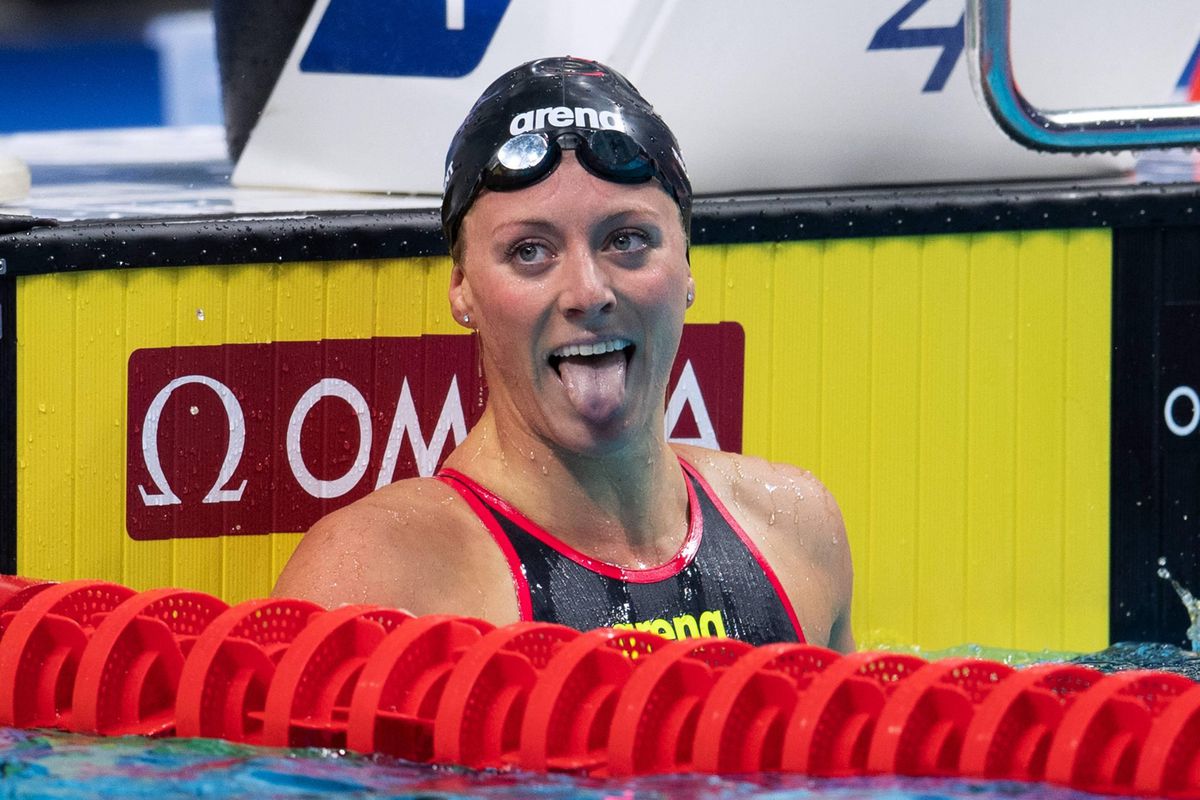 Kira Toussaint rijgt prijzen aaneen en zwemt naar 2e goud bij WB in Doha