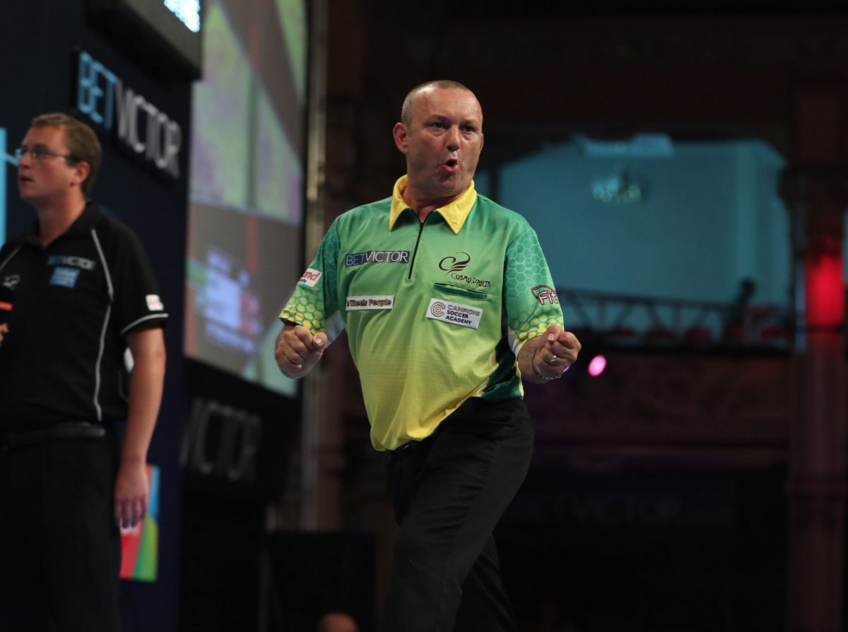 World Matchplay spetterend van start: Wade, Smith en Kist uitgeschakeld (video's)