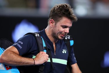 Pijnvrije Wawrinka heeft het 1 setje moeilijk in Sofia en bereikt halve finale