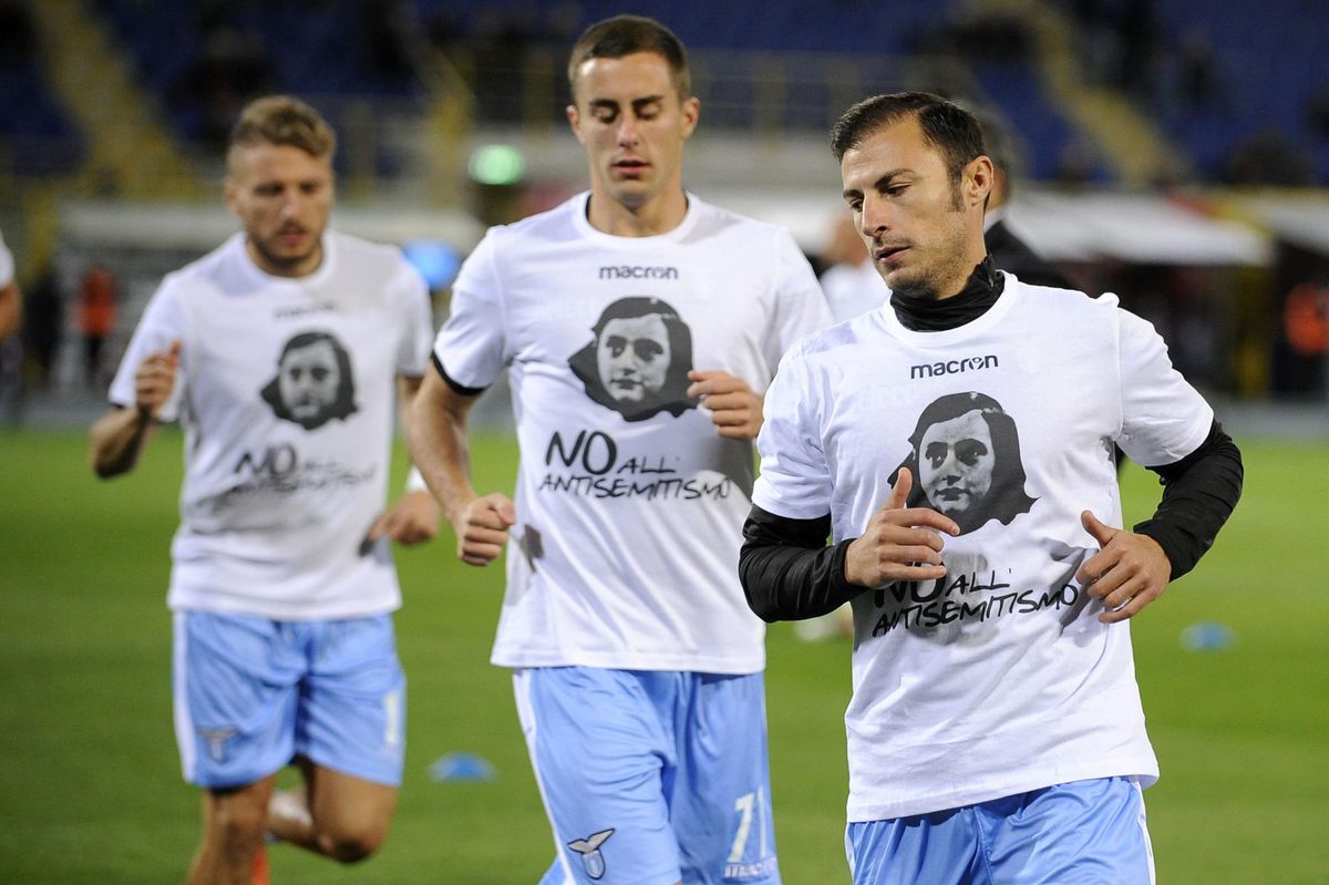 Stadionverbod voor Lazio-'fans' die Anne Frank beledigden