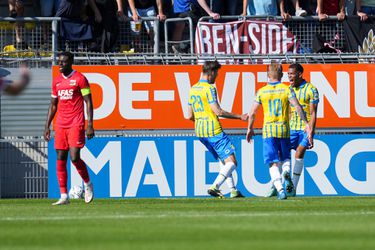 Kaal geplukt AZ struikelt gelijk over RKC Waalwijk bij eerste wedstrijd van het seizoen
