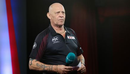 🚬 | Op deze leeftijd begon PDC-mastercaller Russ Bray met roken