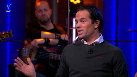 🎥 | Bas Nijhuis legt bij Veronica Inside uit wat hij precies zei tijdens de 'ruzie' met PSV-trainer Schmidt