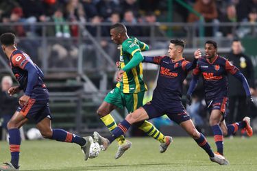 ADO en RKC doen er alles aan om stemmen van andere clubs voor zich te winnen