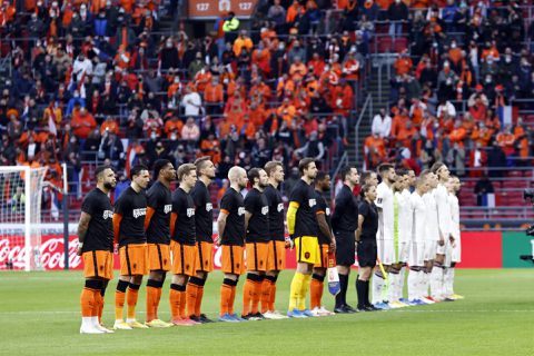 NU al gezeik over commentator Frank Snoeks: 'Niets blijft de fan bespaard'