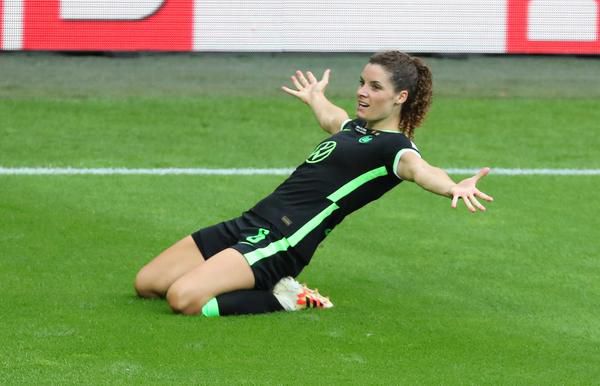 Scorende Oranje Leeuwin pakt de dubbel met VfL Wolfsburg