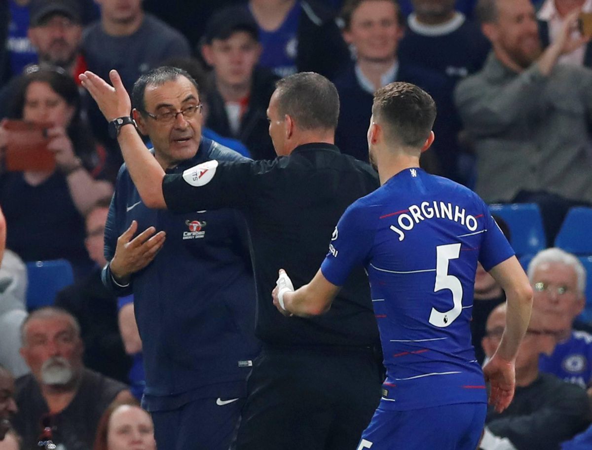 Chelsea-coach Sarri krijgt boete na relletje met Burnley-assistenten