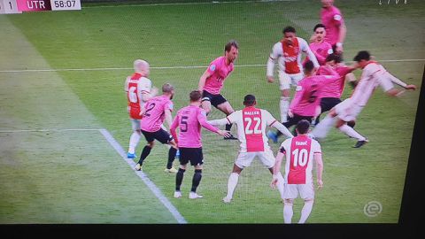 📸 | Huh? Doelpunt Ajax afgekeurd terwijl beelden anders lijken uit te wijzen