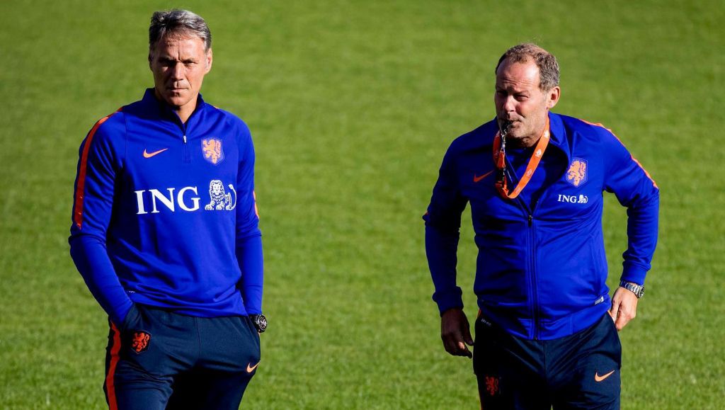 Van Basten vertrekt bij Oranje