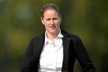 Ajax-coach Suzanne Bakker heeft vertrouwen in haar ploeg: 'De druk ligt bij Bayern'