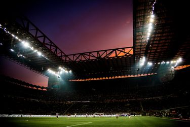 Schijn bedriegt! Hierdoor kijkt iedere San Siro-bezoeker 2 keer om zich heen (video)