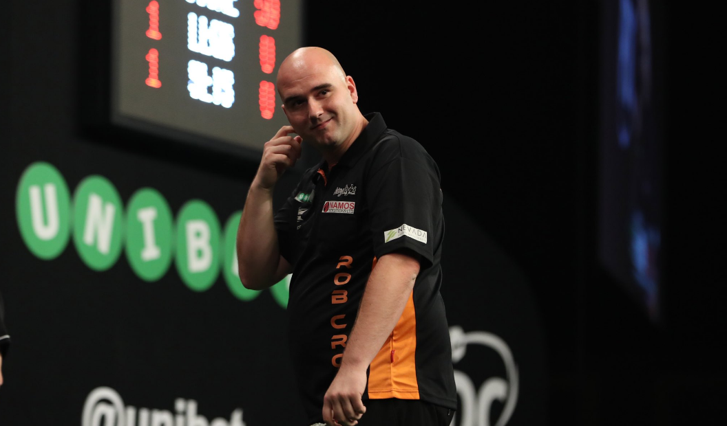 Cross maakt Gurney af en gooit in finale tegen Van Gerwen