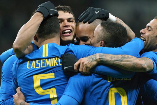 Brazilië heeft aan 3 goals in kwartier genoeg tegen Rusland (video)