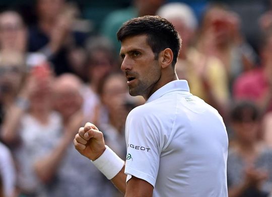 🎥 | Novak Djokovic zonder setverlies én met bijzondere zege naar 4e ronde Wimbledon