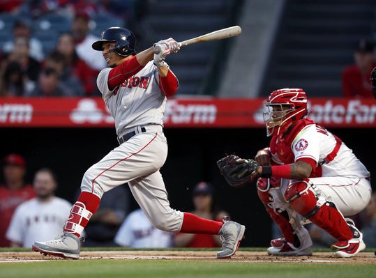 Betts mept 3 homeruns bij gigantische overwinning Red Sox (video)