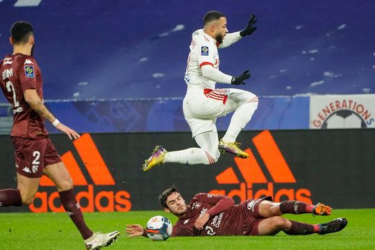 Olympique Lyon niet meer aan kop na thuisnederlaag tegen FC Metz