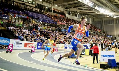 Van Diepen loopt met dik PR naar finale 400 meter