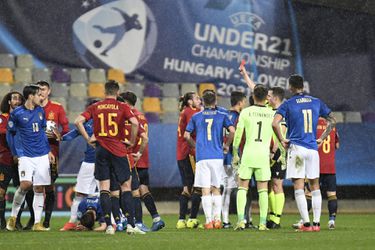 Jong Spanje-Jong Italië eindigt in veldslag: 3 (!) rode kaarten in 2 minuten