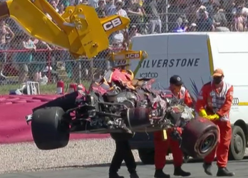 📸 | Zo zag de wagen van Max Verstappen eruit na de zware crash op Silverstone