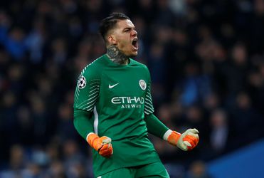 Records blijven sneuvelen bij ManCity: doelman Ederson noteert verste uittrap ooit (video)