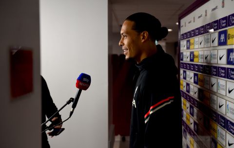 WTF! Deepfake Virgil van Dijk verkoopt illegale casino app in nep-reclame