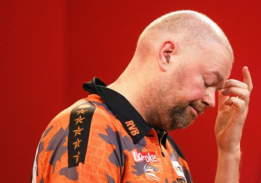 🎯😔 | Raymond van Barneveld een dag na verrassende titel al klaar in 2e ronde