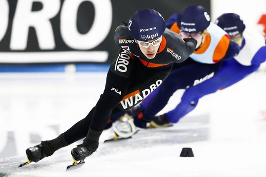 WOAH! Jens van 't Wout verliest 2 tanden met shorttrack: eentje ligt nog ergens in Thialf