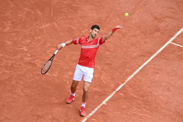Novak Djokovic laat in 3e ronde Roland Garros niks heel van Ricardas Berankis