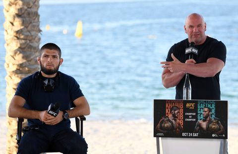 Dana White sprak met team van Khabib over terugkeer: 'Ziet er niet goed uit'