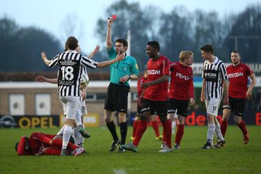 Helmond Sport verslaat tien-koppig Achilles