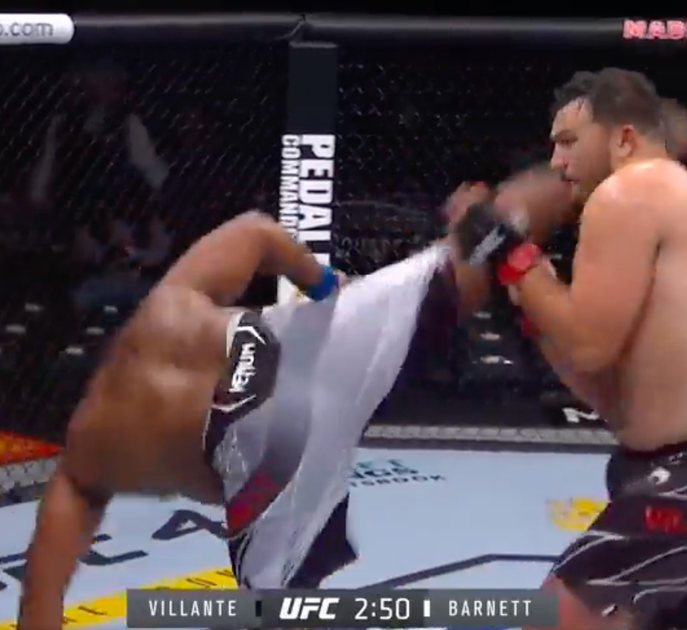 🎥 UFC'er Chris viert spinning wheel kick KOzege met deze