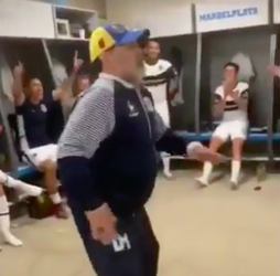 🎥 | HELD! Diego Maradona danst er opnieuw op los na nieuwe overwinning