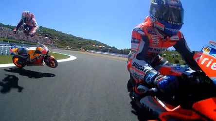 Lorenzo schakelt teamgenoot en Pedrosa uit met bizarre actie (video)