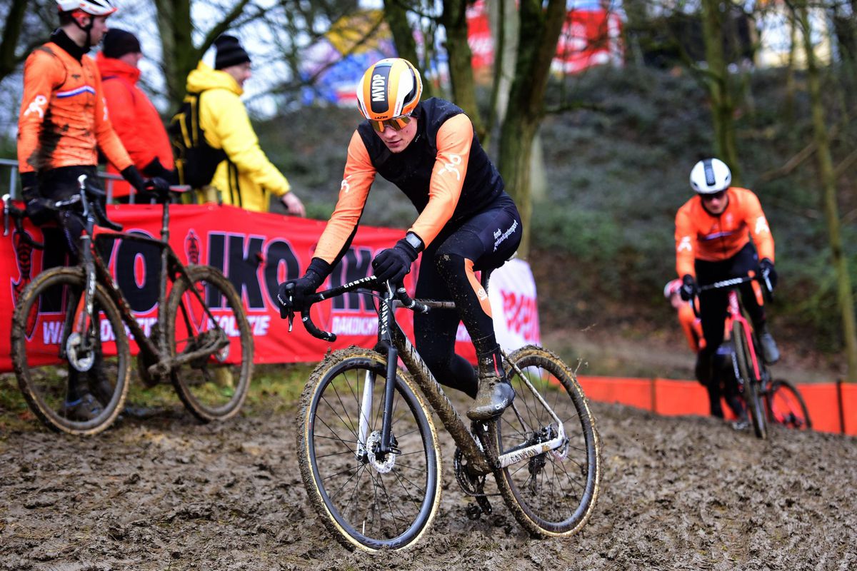 Van der Poel wil revanche: 'Ik had dit jaar 26 keer in de WK-trui kunnen winnen'