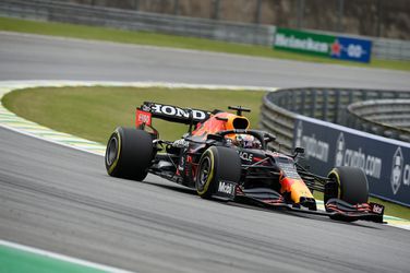 🎥 | Max Verstappen wurmt zich naar P2 voor sprintrace, Lewis Hamilton veruit de rapste
