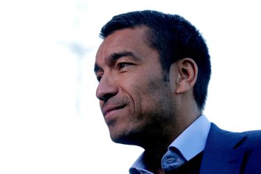 Interview met Van Bronckhorst in China: 'Nu kijk ik bezorgd naar Europa in plaats van andersom'