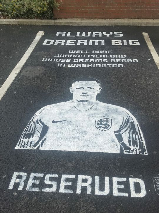 📸 | Geboorteplaats van Engeland-keeper Jordan Pickford eert hem met... een parkeerplaats?!