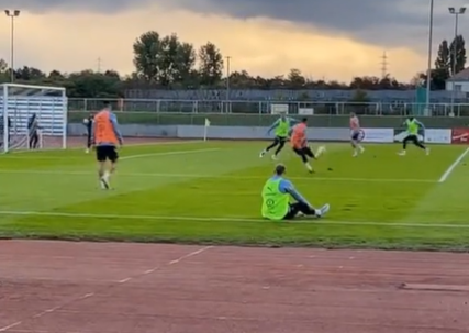 🎥​​ | Darwin Núñez is scoren niet alleen verleerd in wedstrijden: spits faalt hopeloos bij training Uruguay