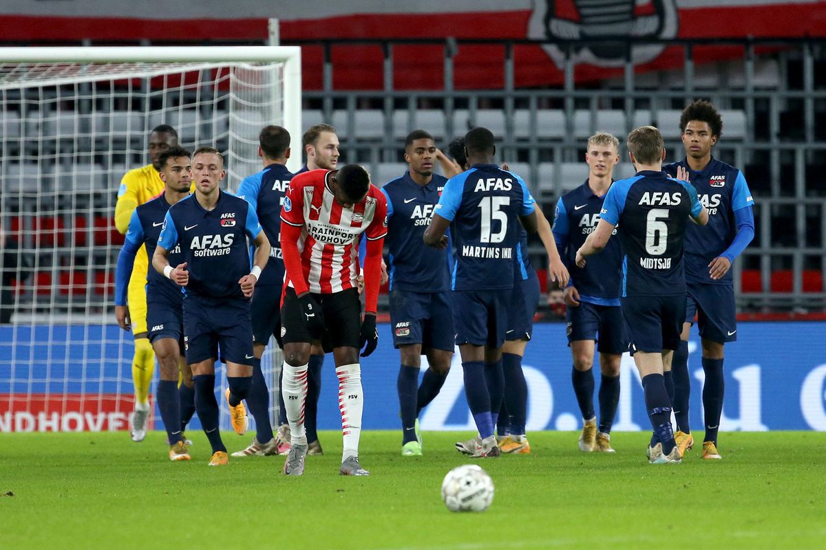 AZ mengt zich weer in titelstrijd na zege bij PSV